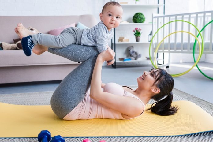 Wer nach der Schwangerschaft wieder Sport machen möchte, kann das eigene Baby gut in das Sportprogramm integrieren Wer nach der Schwangerschaft wieder Sport machen möchte, kann das eigene Baby gut in das Sportprogramm integrieren