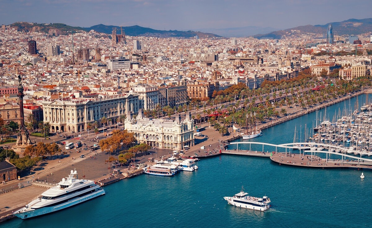 Barcelona überzeugt durch imposante Bauwerke und ist immer eine Reise wert