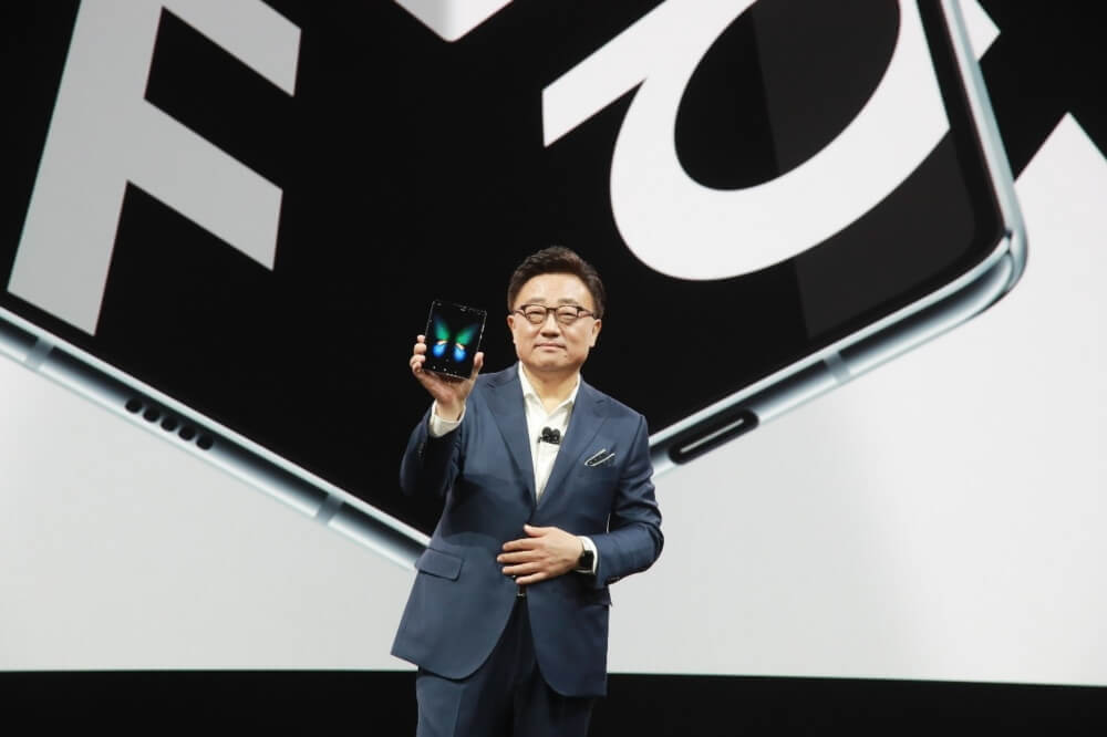 Der CEO von Samsung präsentierte Anfang 2019 das Galaxy Fold - nun wurde nachgessert