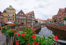 Urlaubsareale in Niedersachsen – Was Sie auf jeden Fall besuchen sollten Niedersachsen bietet viele Grünflächen, Flüsse und Seen, Gebirge und - wie hier in Stade - auch tolle Altstädte