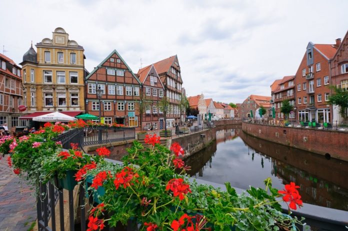 Niedersachsen bietet viele Grünflächen, Flüsse und Seen, Gebirge und - wie hier in Stade - auch tolle Altstädte Niedersachsen bietet viele Grünflächen, Flüsse und Seen, Gebirge und - wie hier in Stade - auch tolle Altstädte