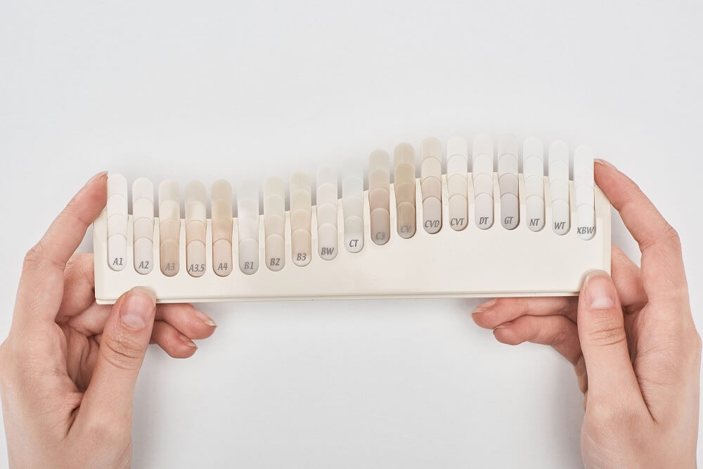 Bleaching Streifen können sich gut eignen, um die Zähne um kleine Nuancen aufzuhellen
