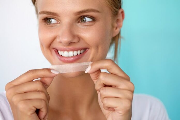 Whitening Strips sind ein beliebtes Produkt um die Zähne selber aufzuhellen