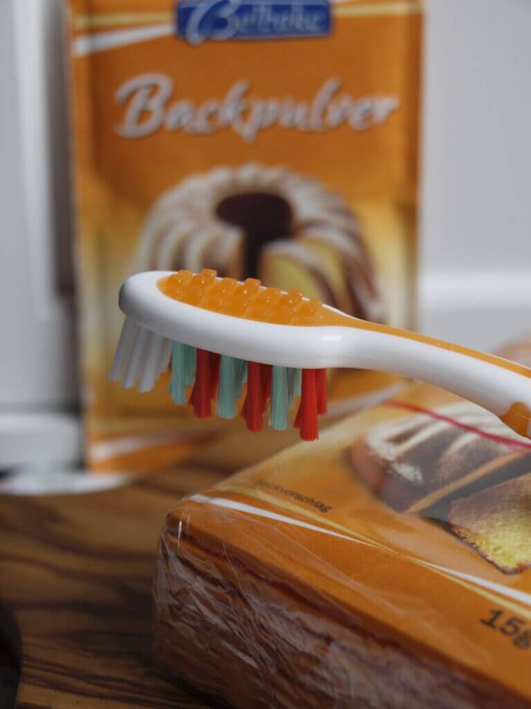 Zähne bleichen mit Backpulver - Das beliebteste Hausmittel unter der Lupe