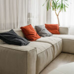 Das richtige Sofa für kleine Wohnzimmer finden: Eine wichtige Entscheidung Die Auswahl an vorhandenen Sofas ist riesig - wir geben einen Überblick über verschiedene Modelle und Typen